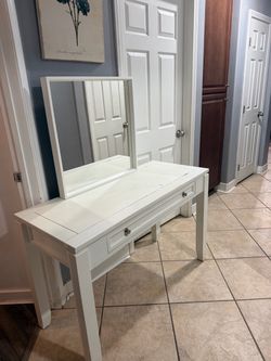 White Wood Vanity Table with Mirror