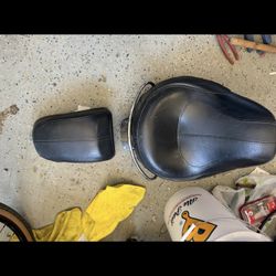 Harley-Davidson two-piece motorcycle seat In Real good Shape 