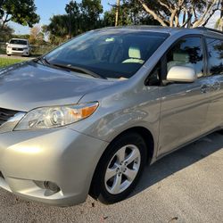 2011 Toyota Sienna 