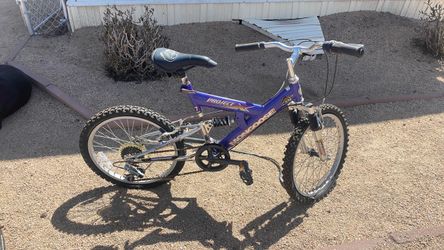 Kids purple mongoose 7 speed