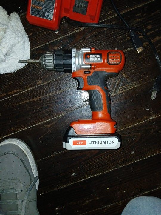 Bla Black and decker twenty volt lithium ion drill