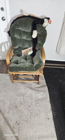 Extremely Comfortable Cushioned Chair