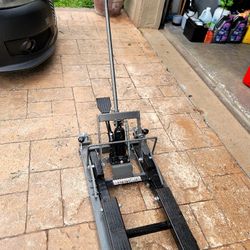 Pittsburgh Harbor Freight Motorcycle/ATV Lift