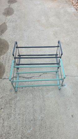 2 extendable shoe racks FREE