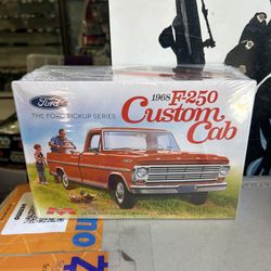  Moebius Models 1/25 Scale 1968 Ford F-250 Custom Cab Pickup Plastic Model Kit