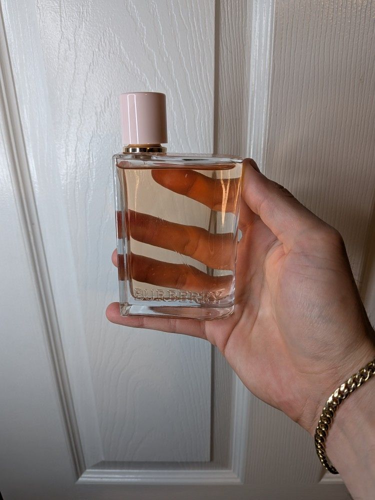 Burberry Her EDP Perfume
