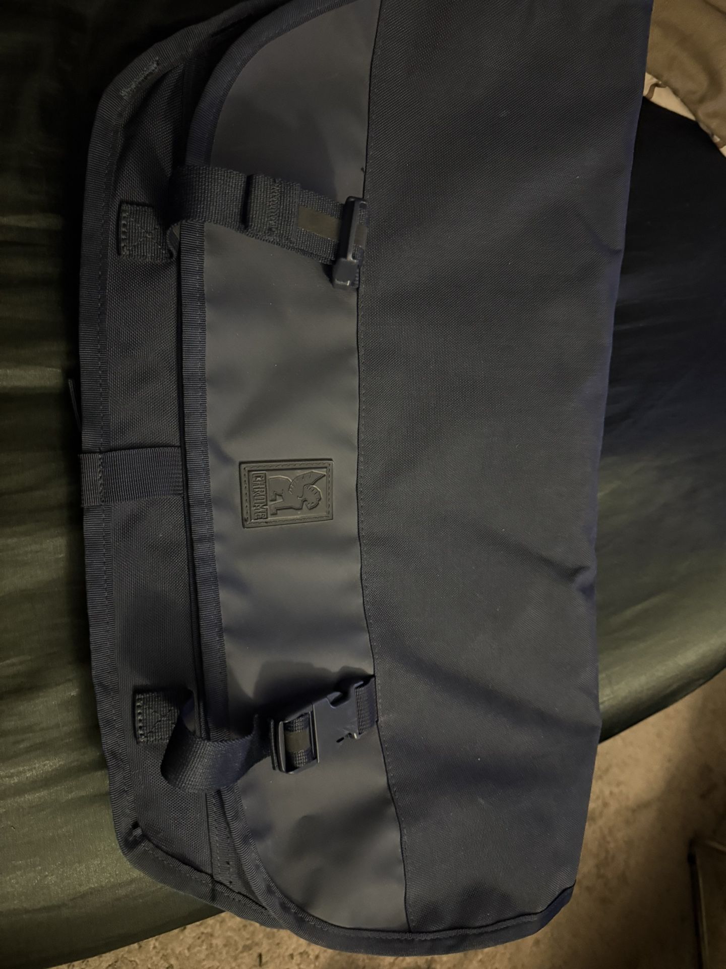 CHROME Messenger Bag 80$