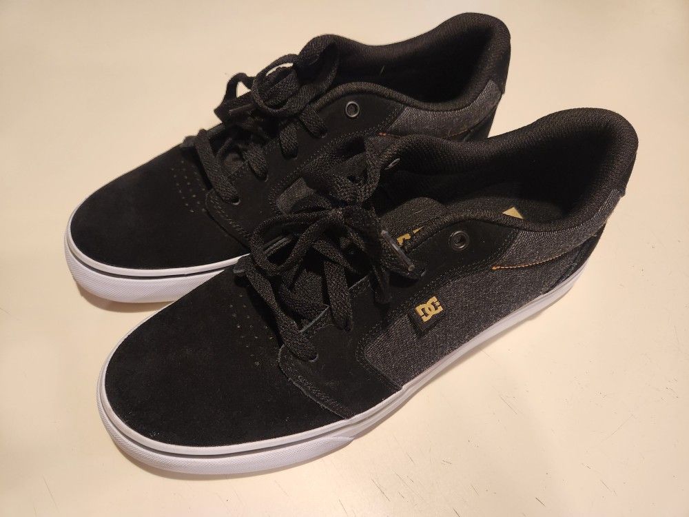 New DC Anvil Shoes Size 10