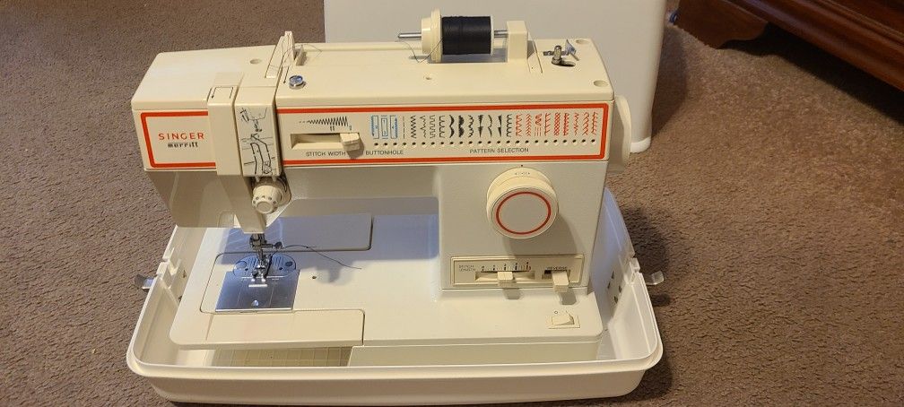 Singer Sewing Machine 