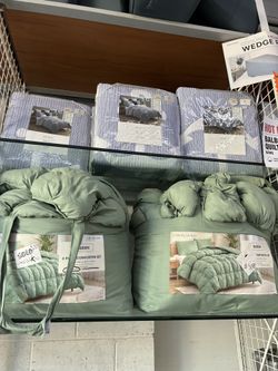 FRYE,Jennifer Adams and Casual Living Comforter Sets ‼️👻