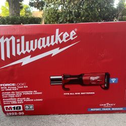 Milwaukee Press Tool Kit 