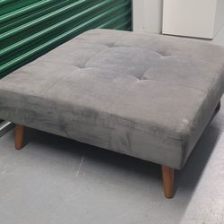Modern Large Grey West Elm Ottoman. Se Habla Español 