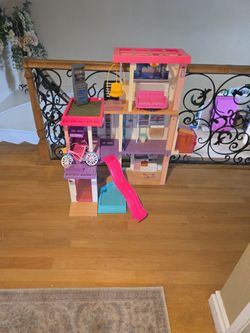 Barbie DreamHouse