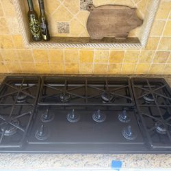 6 Burner Cooktop Kitchen aid 42” W