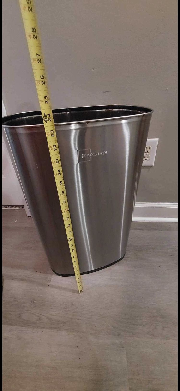 Trash can No Lids 