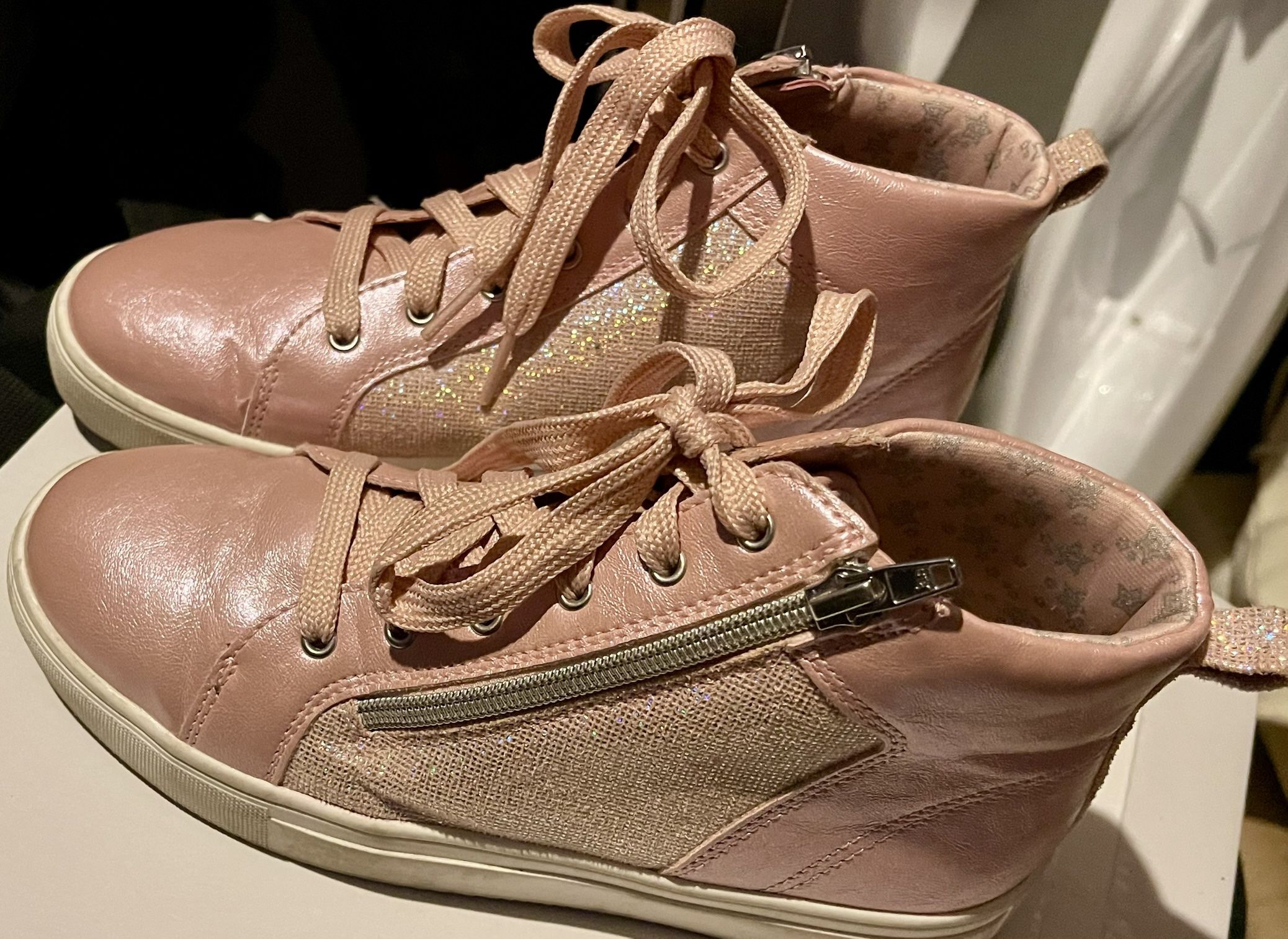 LiL GIRLS PINK BOOTs (SIZE:4) (MUST PICK UP)