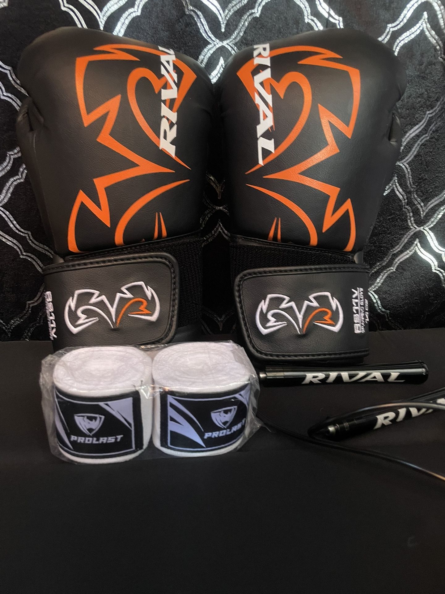 Rival Sparring Gloves