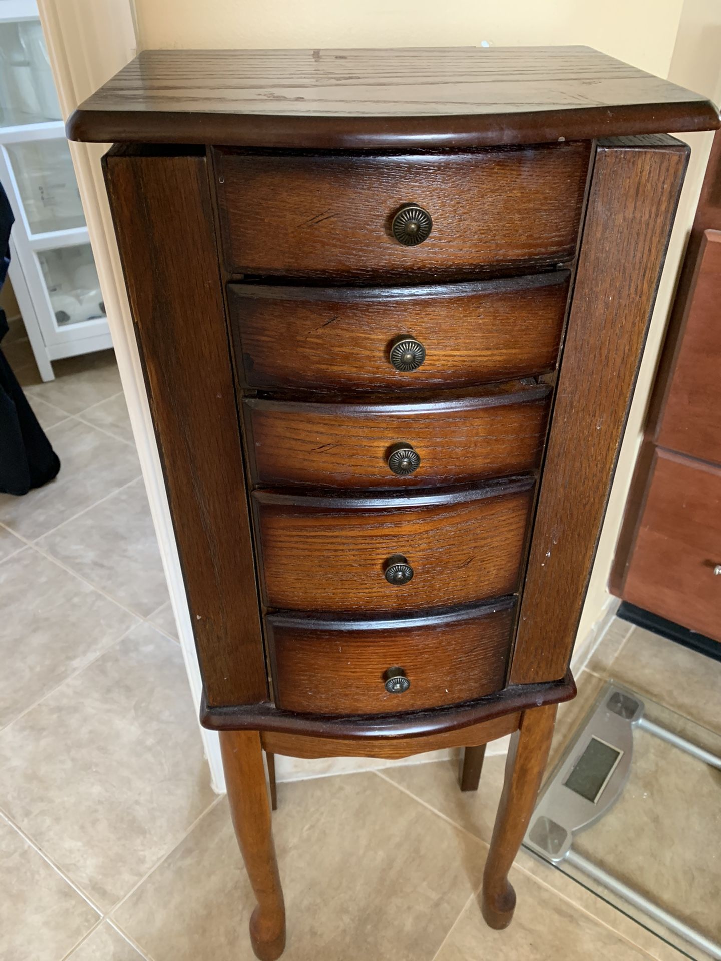 Jewelry box storage