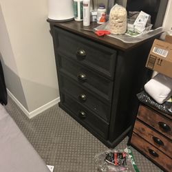 Nice Single Dresser With 4 Drawers 