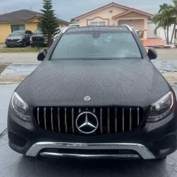 Mercedez Benz GLC300 4matic mint condition