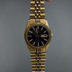 Ladies Seiko 7N83 In Gold w/ Black Dial - PRICE IS FIRM / NO DESCUENTOS