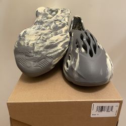 Yeezy Foam Runner 'MXT Moon Grey' (GV7904) Size 11