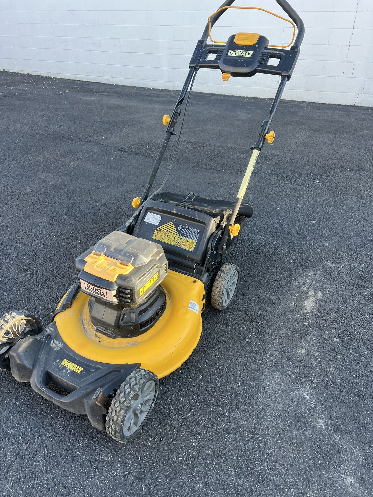 Dewalt 20 Volts Battery Push Mover TOOL ONLY
