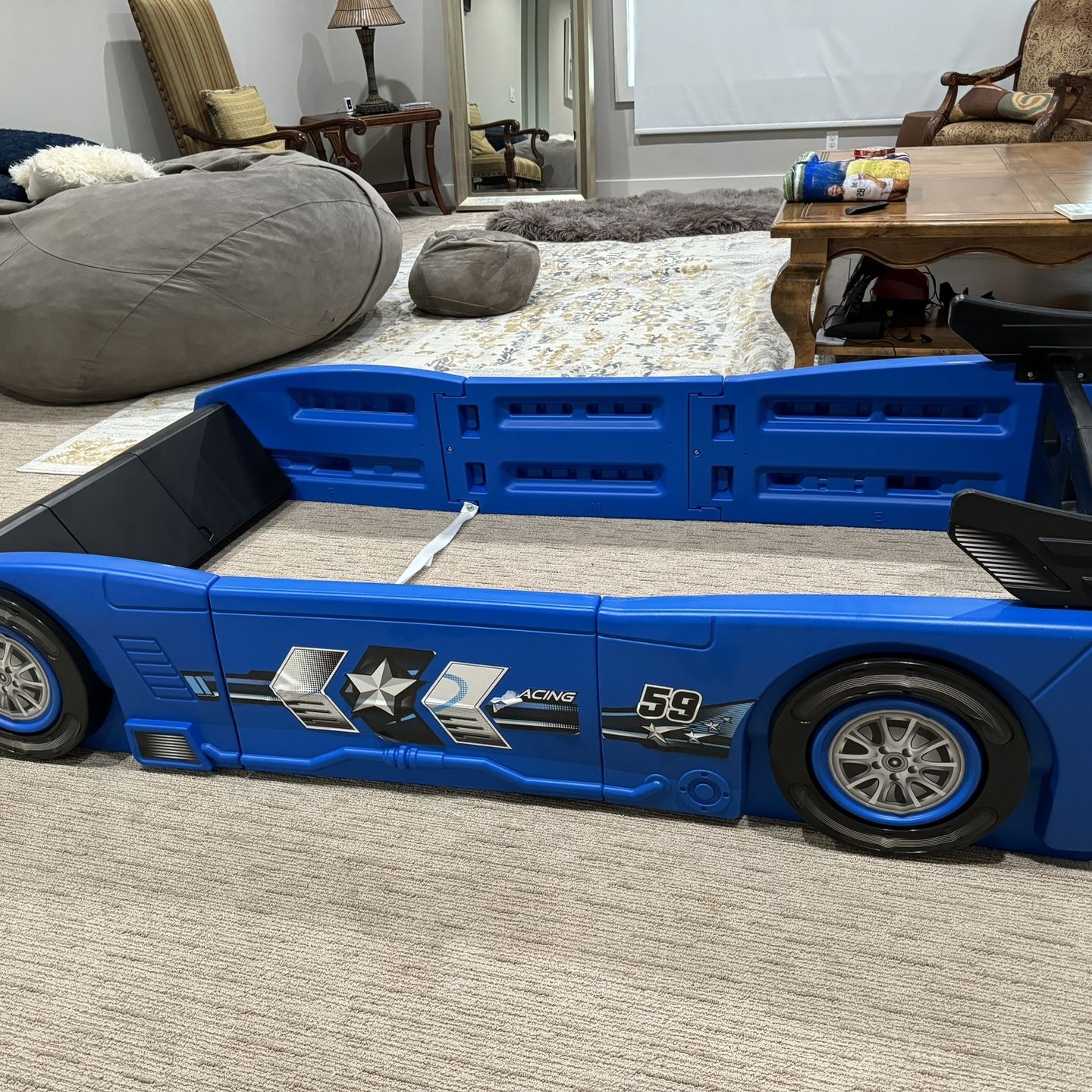 DELTA KIDS RACE CAR BED Twin Size 