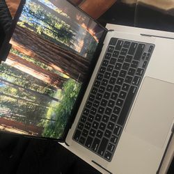 Mac Book Pro 1 Month Old Still In Box. With Case 