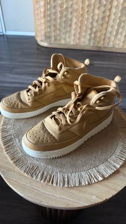 Nike Mid-Top Sneakers Tan/Wheat size 10