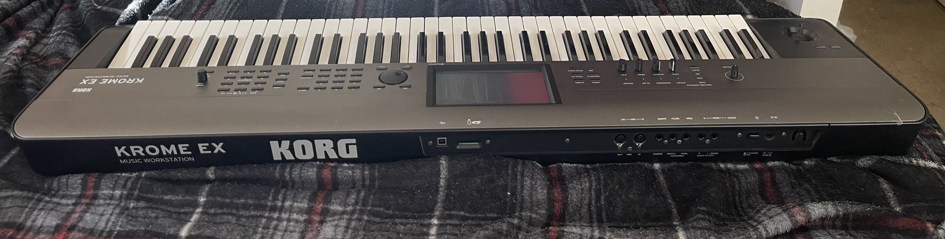 Korg Krome Ex 72 Keys Like New Never Use It 