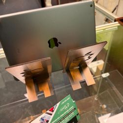 IPAD 7,8,9th Gen 32GB Excellent condition like new