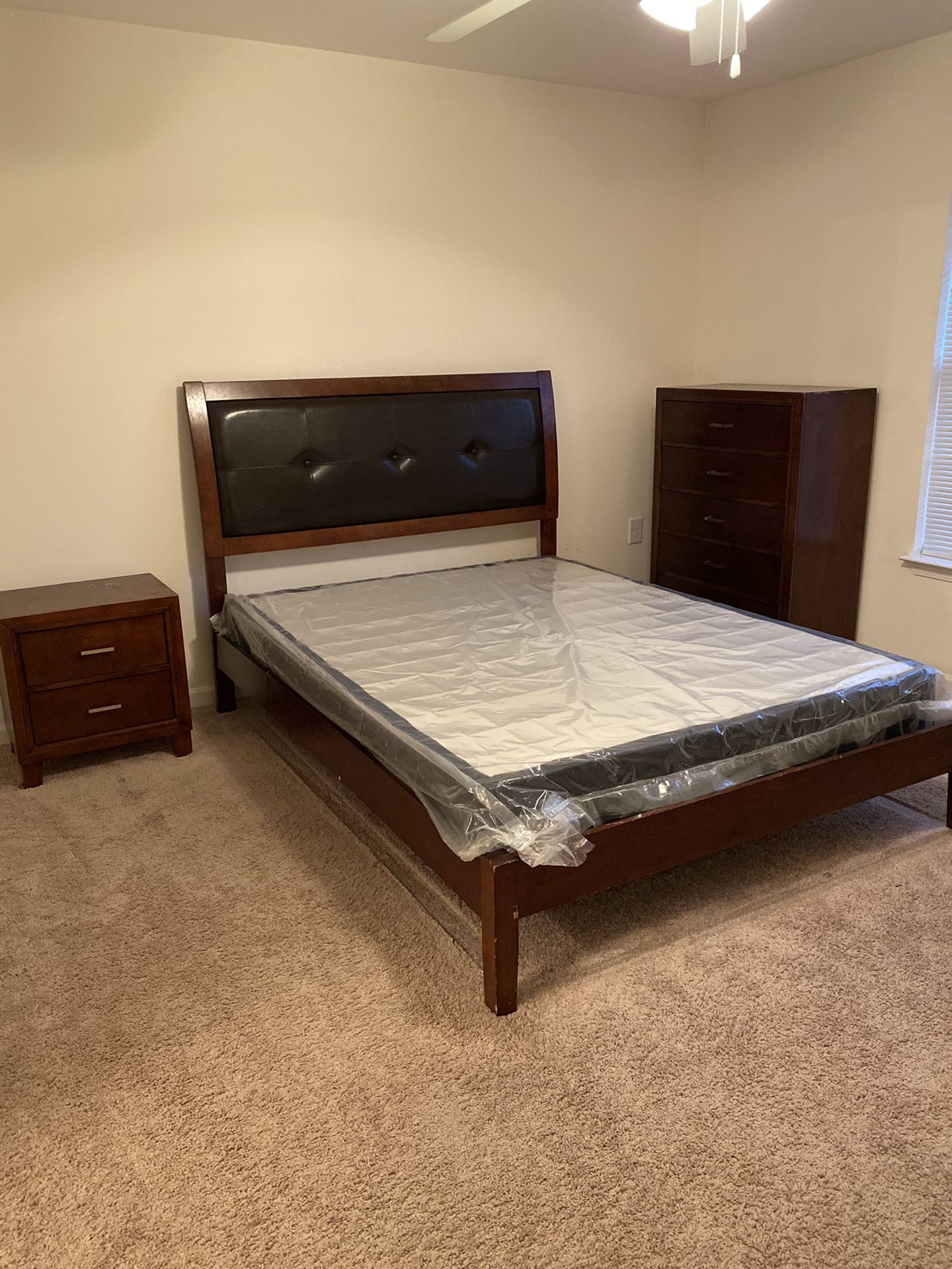 Used 4-piece wood bedroom set (Queen)+ Free Box spring