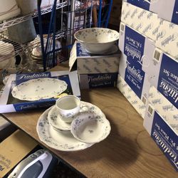 5 Place Setting  For 4 Peoples With 1serving Dish.