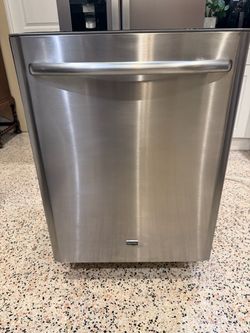Maytag  Stainless Steel  Dishwasher - Jetclean Plus Steam includes hose (extra long) - Works great