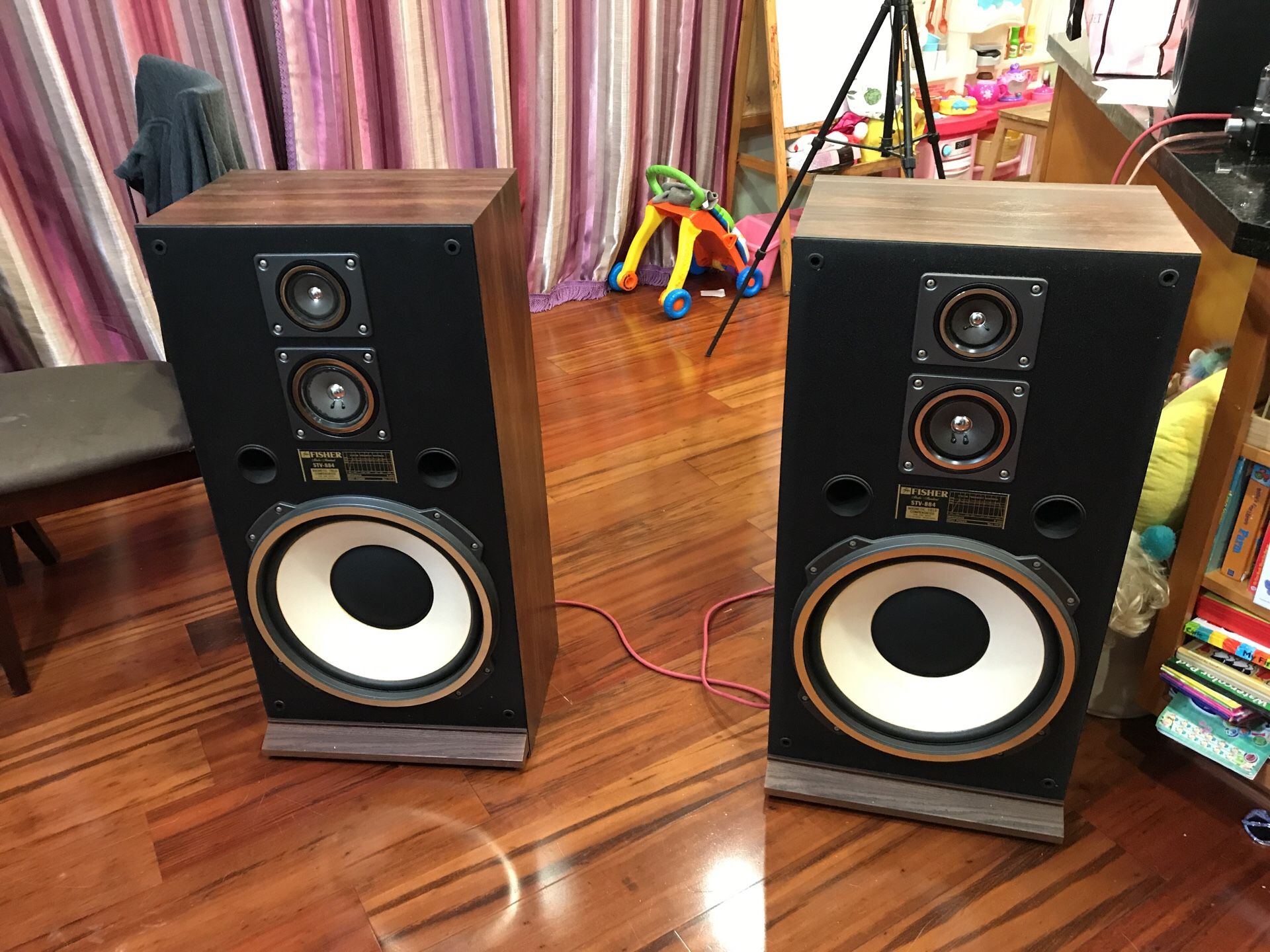 Fisher-Studio Standard STV-884 3 way Speakers (mint condition)