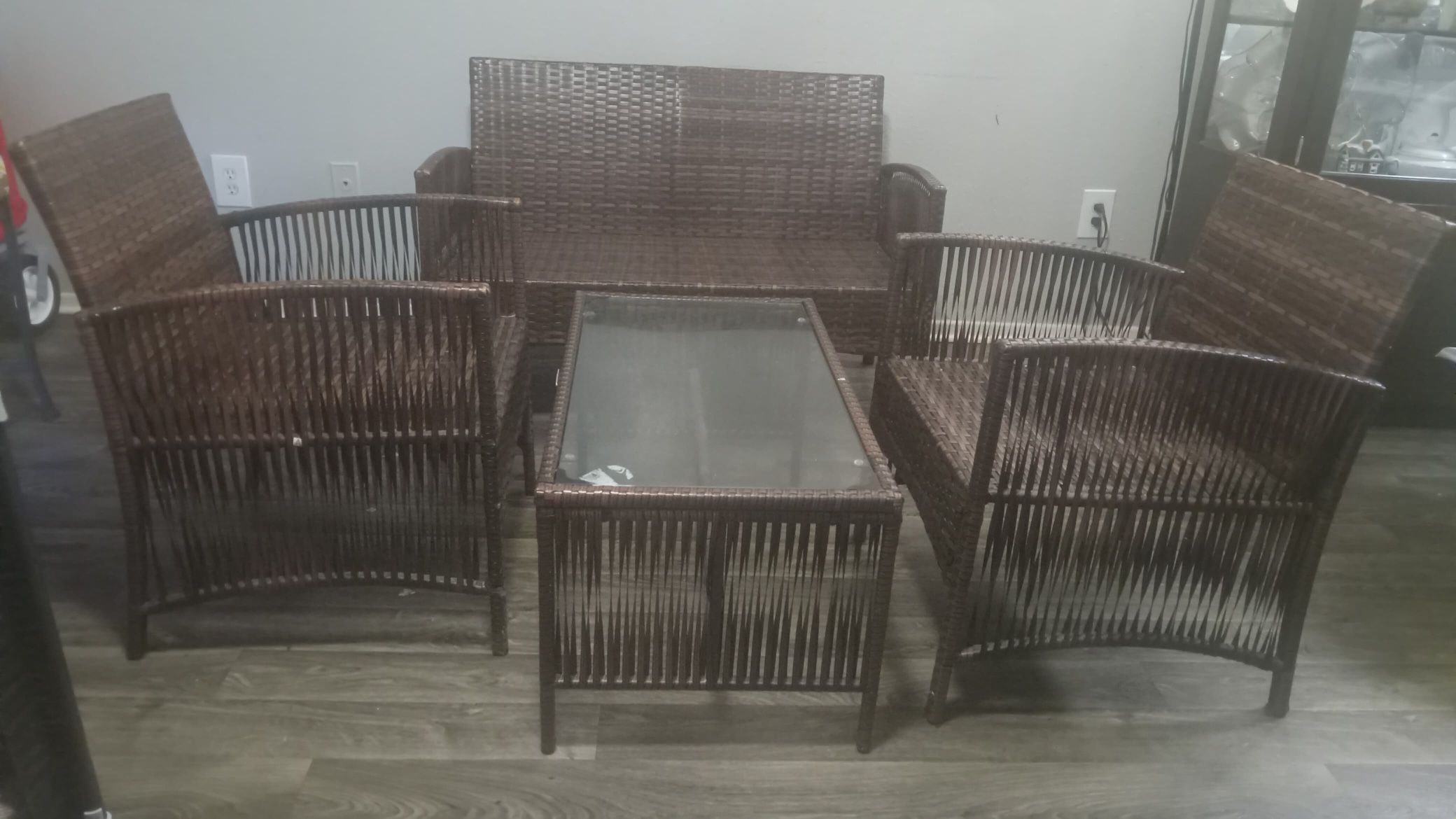 Chairs With Table 