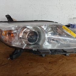 11-20 Toyota Sienna Right Passenger side Headlight