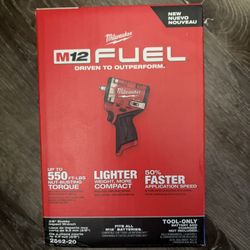 Milwaukee M12 3/8 Stubby Impact Wrench 