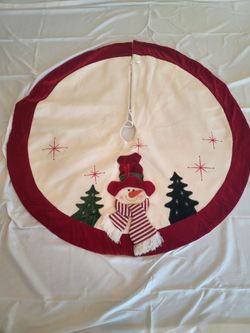 Christmas Tree Skirt with Snowman Appliqué