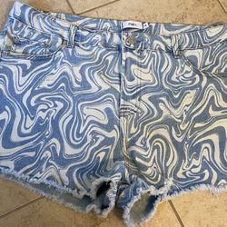 RUE 21 Womens Shorts. Rue+. Size 16. Pre-Owned Like New. Porch Pick Up In Dublin. 