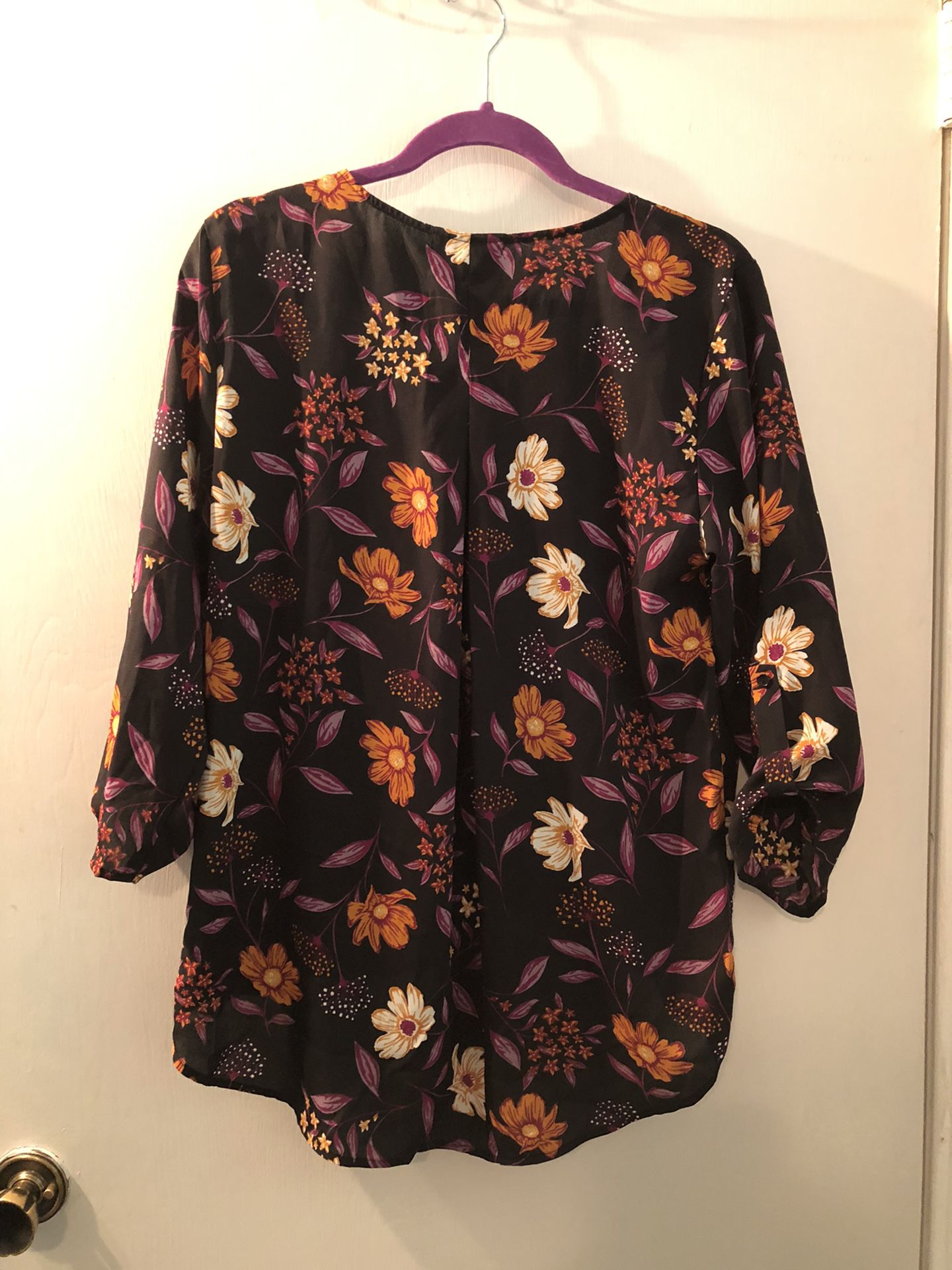 Ladies Peace & Pearls Hi/Lo Blouse Size L (40”X32”) for Sale in Brush ...