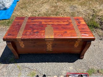 Solid wood storage chest