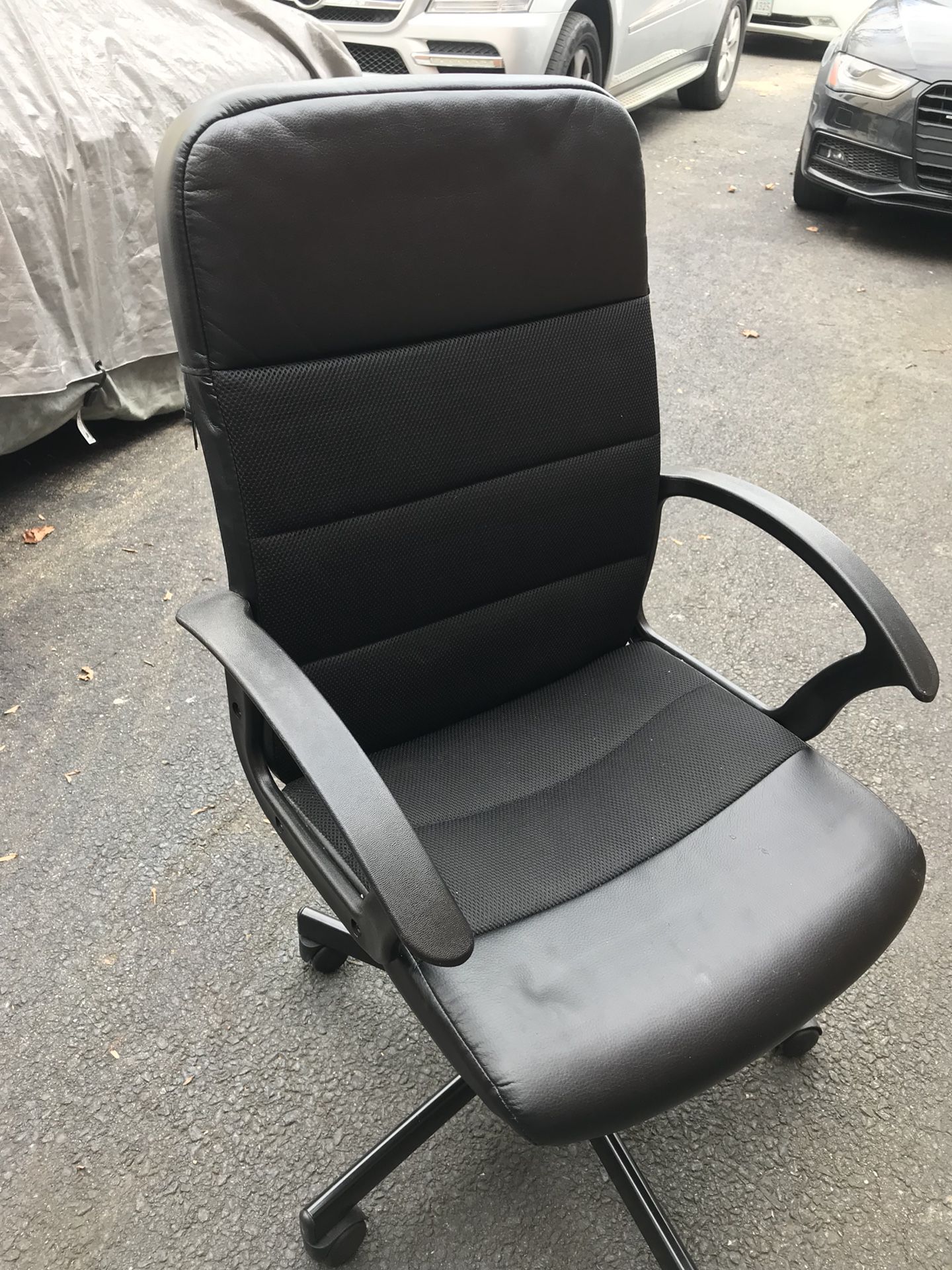 Black Leather and Mesh Office Computer Desk Chair