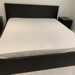 Used King Bed With Two Side Tables