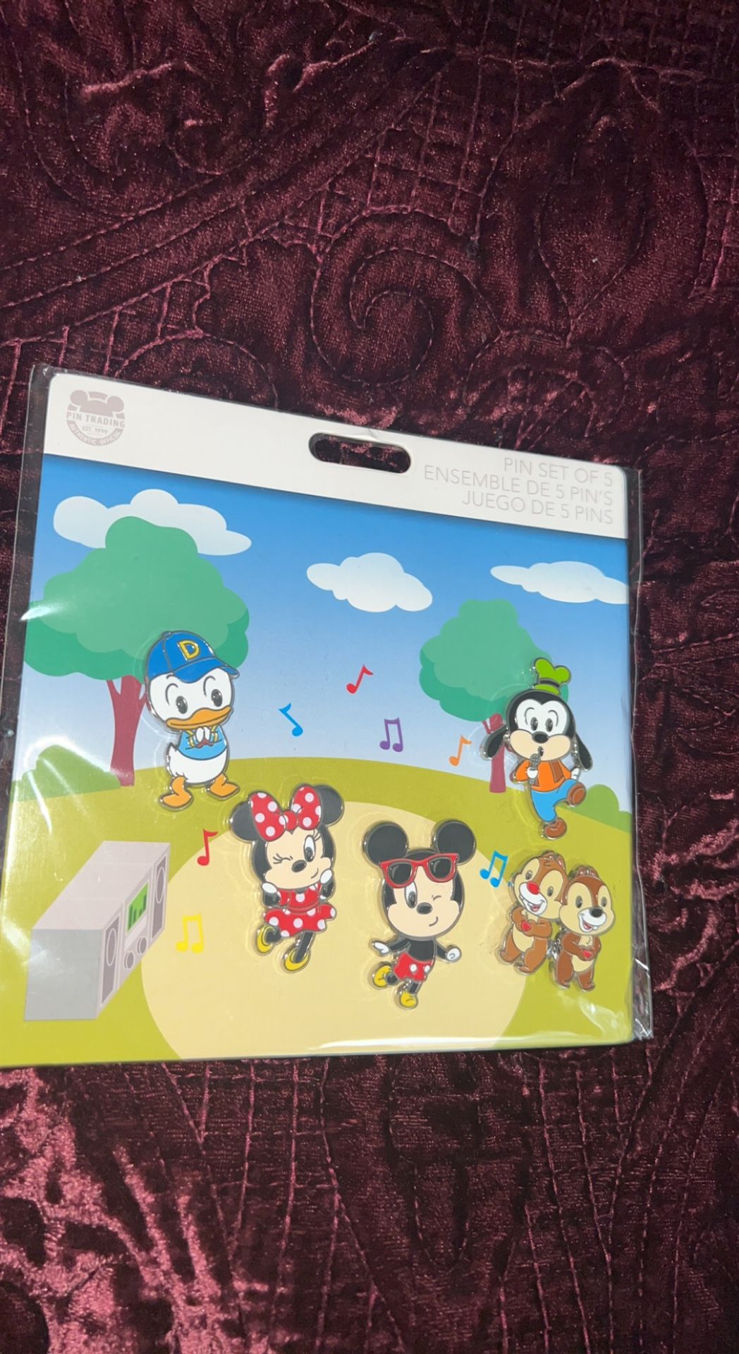 disney mickey mouse and minne , pins