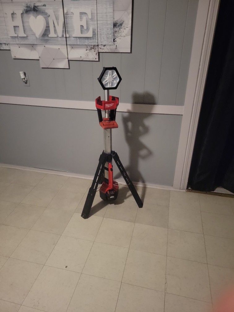 Milwaukee Tower Light M18