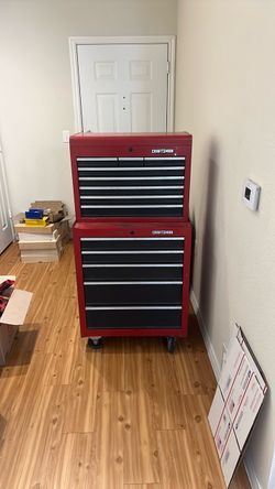 CRAFTSMAN TOOL BOX.