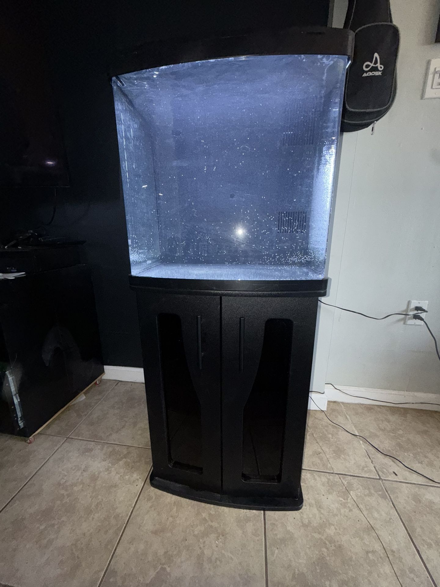Saltwater Aquarium Coralife Biocube 32 gallon with the stand