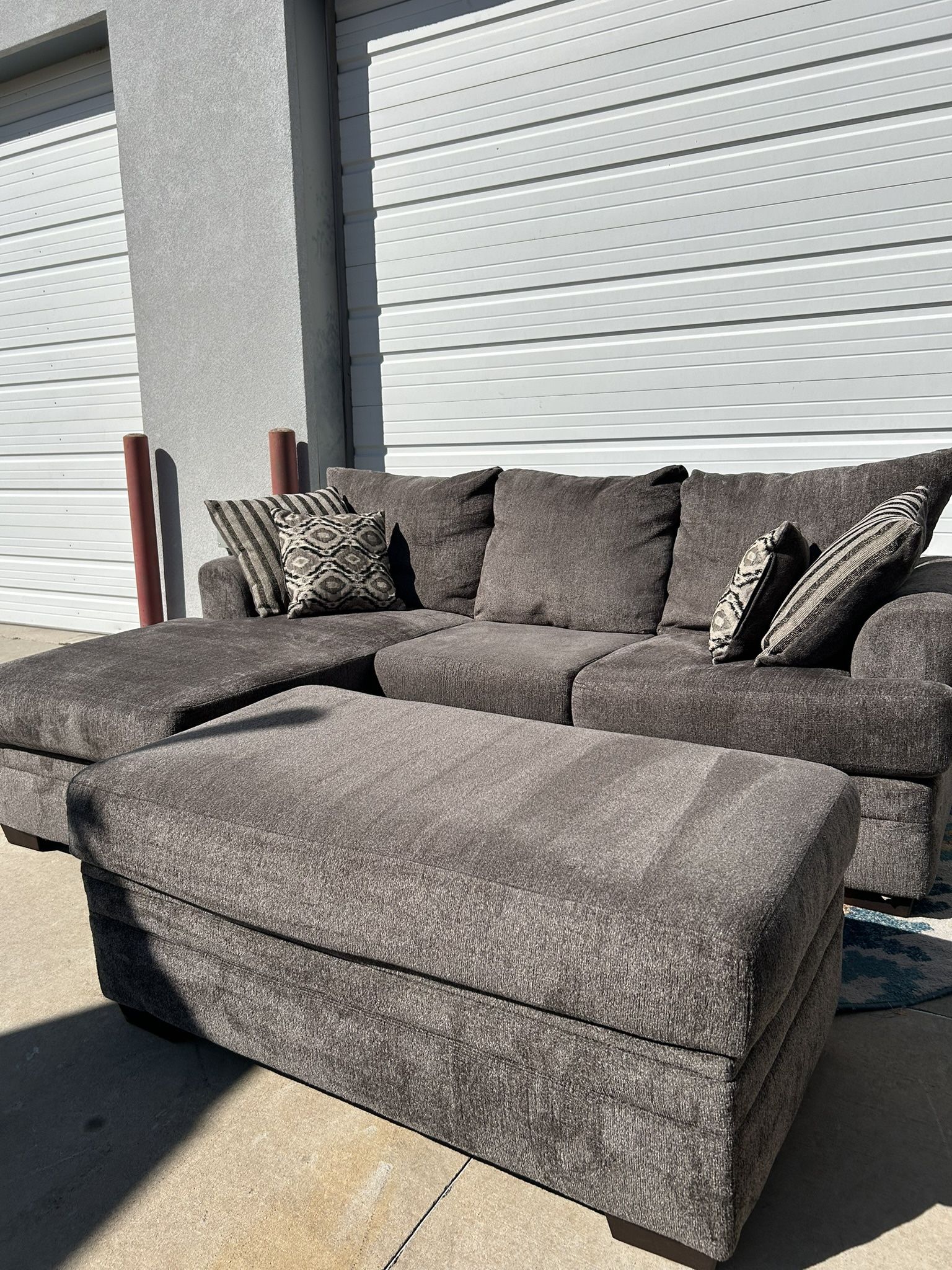 Ashley Gardner Sectional Couch(Free delivery)